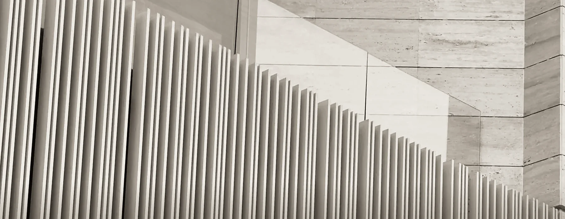 Aluminium fin screen against travertine coursing, Riyadh